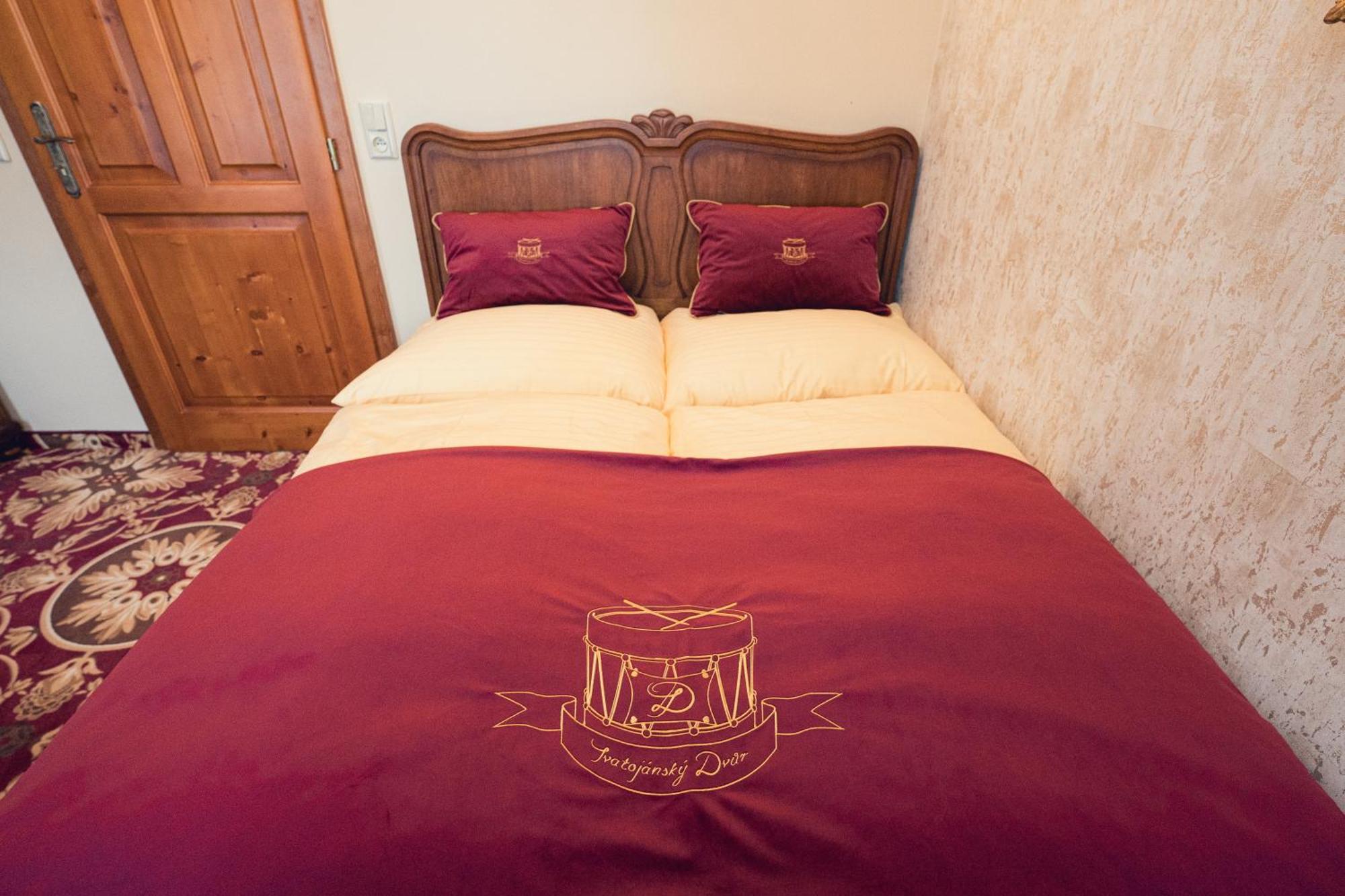 Hotel Svatojansky Dvur Praag Kamer foto